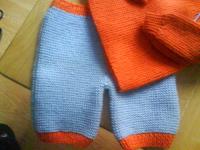 pantalon bleu ciel et orange